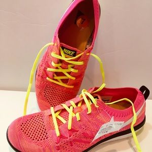 Nike tennis shoes 7 multicolored